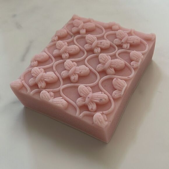 Set of 2- 🦋 handmade natural soap bars - Picture 2 of 8